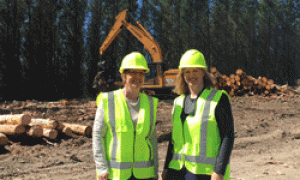 minister-forestry-visit.gif