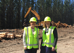 minister-forestry-visit.gif